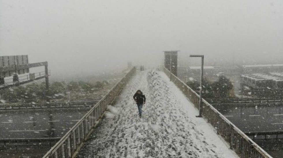 Meteoroloji'den uyarı! Sıcaklar 4 ila 10 derece azalacak, kar yağışı s&uuml;recek...