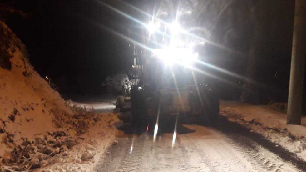 İzmir B&uuml;y&uuml;kşehir Belediyesi&rsquo;nden kar ve buzla m&uuml;cadele