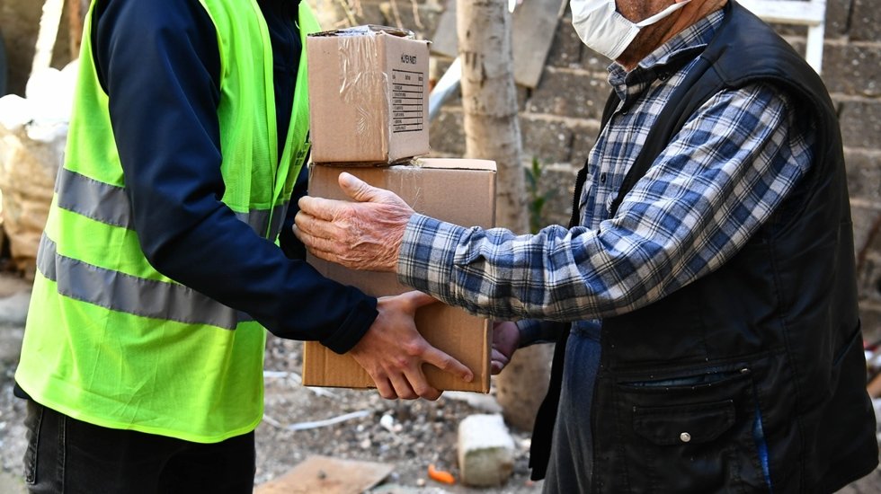 İzmir B&uuml;y&uuml;kşehir&rsquo;den Kara kış desteği arar vermeden s&uuml;r&uuml;yor...