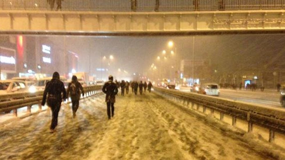 Kar İstanbul'u esir aldı…