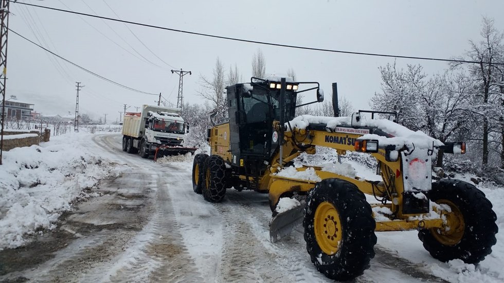 Mersin B&uuml;y&uuml;kşehir&rsquo;den karla m&uuml;cadele &ccedil;alışması