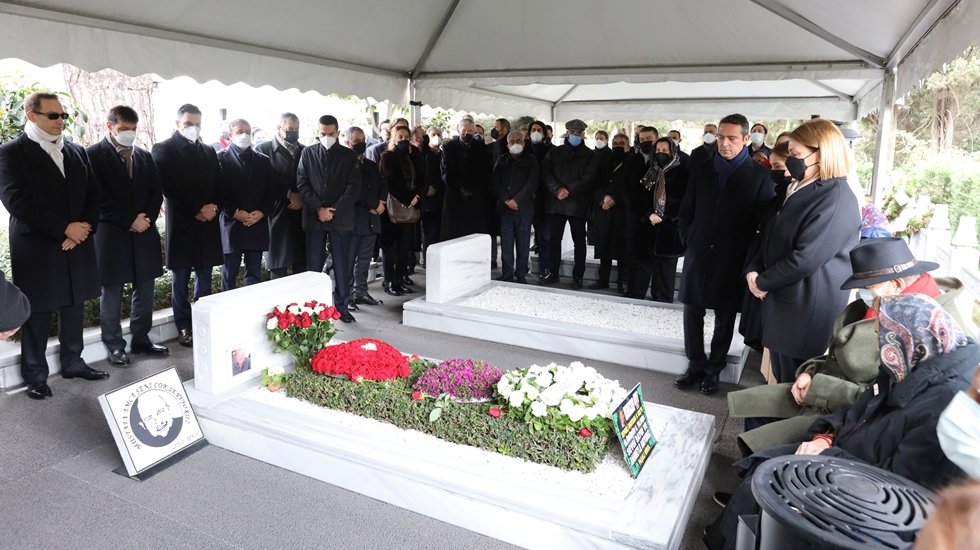 Mustafa Koç, vefatının yıl dönümünde mezarı başında anıldı