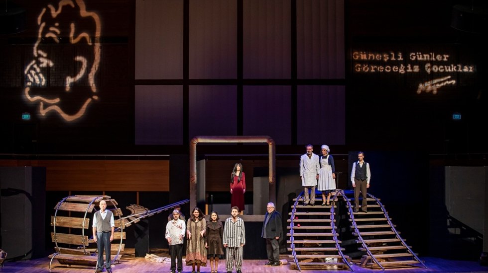 Nazım Hikmet&rsquo;in &lsquo;Memleketimden İnsan Manzaraları&rsquo; İzmir&rsquo;de sahnelendi