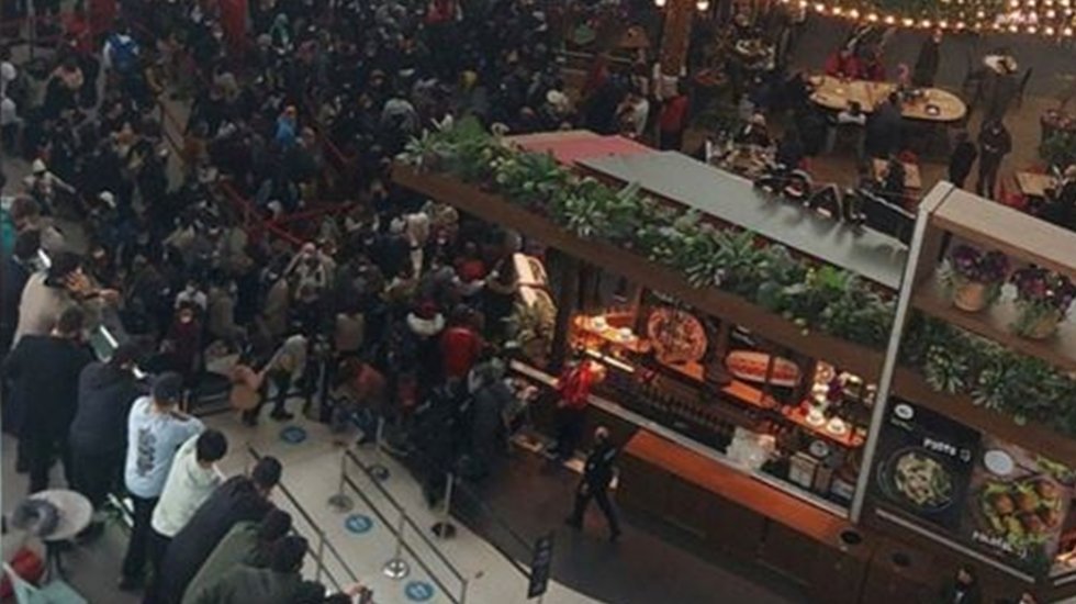 &ldquo;Otel isteyen turiste polis g&ouml;ndermişler. Gazlatıp rezil edeceksiniz d&uuml;nyaya bizi&rdquo;