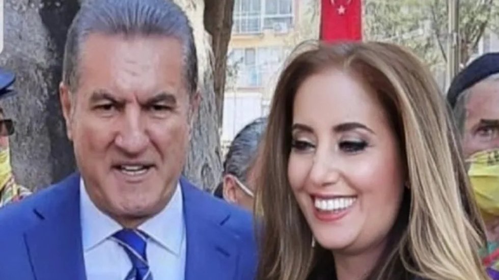 Sarıg&uuml;l&rsquo;&uuml;n partisinin Kadın Kolları Genel Başkanı partiden istifa etti