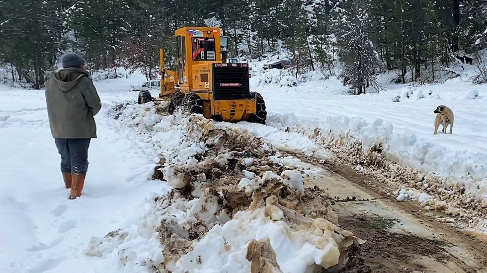 Sert kış koşullarında Toroslarda kar ve heyelanla mücadele sürüyor