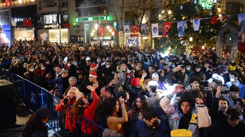 Şişlililer ’yeni yıla büyük coşkuyla girdi