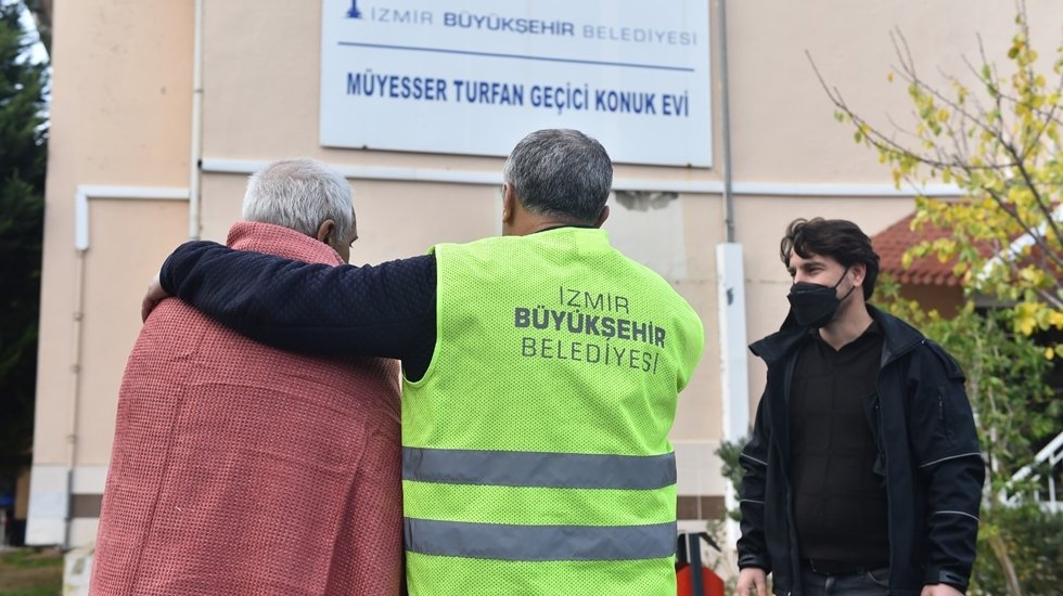 Soğuklar başladı. B&uuml;y&uuml;kşehir evsiz yurttaşlar i&ccedil;in harekete ge&ccedil;ti