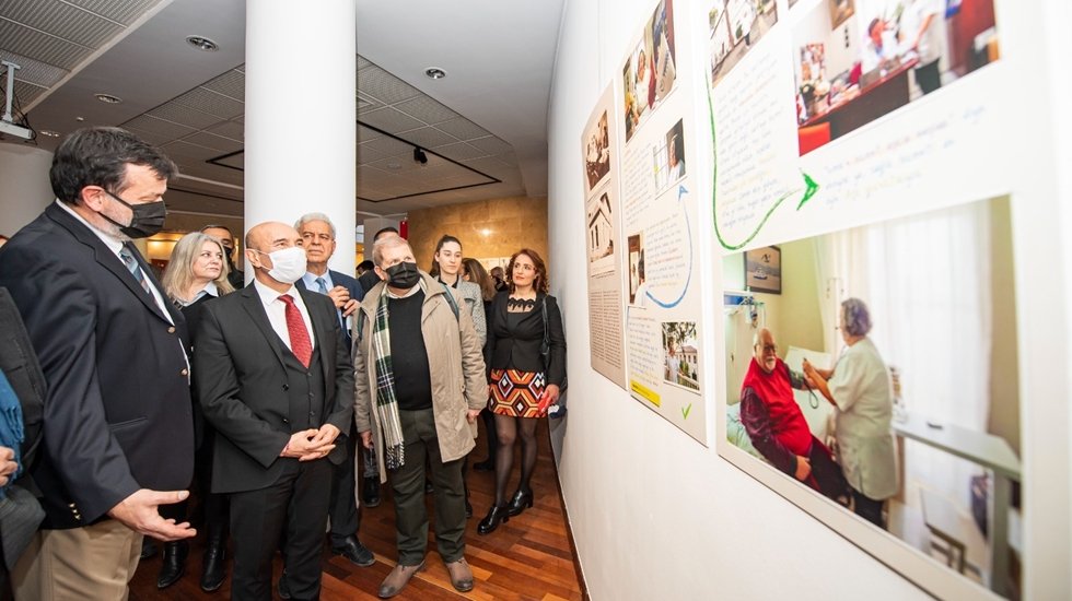 Soyer: &ldquo;Bu &ccedil;ok sıra dışı bir sergi. Dilerim daha &ccedil;ok İzmirliyle buluşur&rdquo;