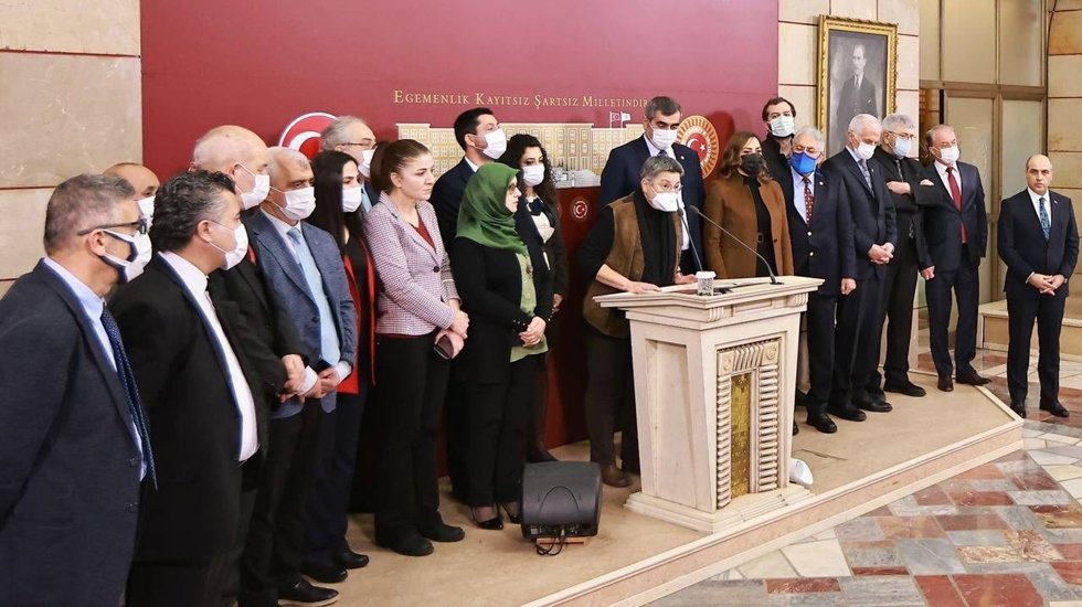 TTB ve 3 partiden sağlık&ccedil;ılar i&ccedil;in basın toplantısı