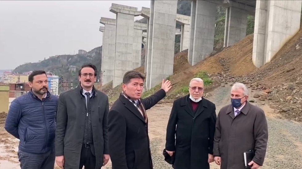 T&uuml;neller ve viyad&uuml;klerle 5 bin yıllık Boztepe&rsquo;yi katlettiler