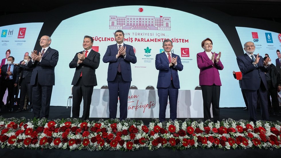 6 muhalefet partisi liderleri halkın &ouml;n&uuml;nde imzayı attı