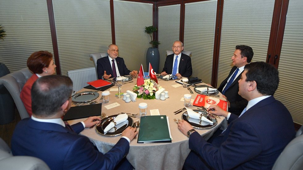 CHP kurmayları, &ldquo;6&rsquo;lı masa dağılıyor&rdquo; iddialarını yorumladı: &ldquo;Daha da g&uuml;&ccedil;leniyoruz&rdquo;