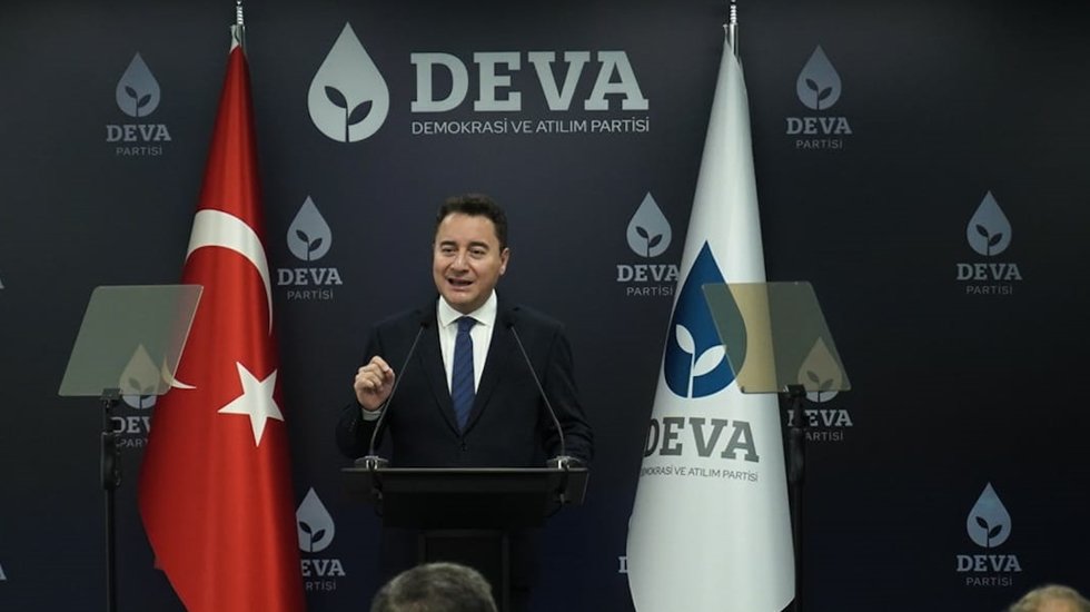 Babacan: &lsquo;Koskoca &uuml;lkeyi &lsquo;sehven&rsquo; y&ouml;netiyorlar&rsquo;