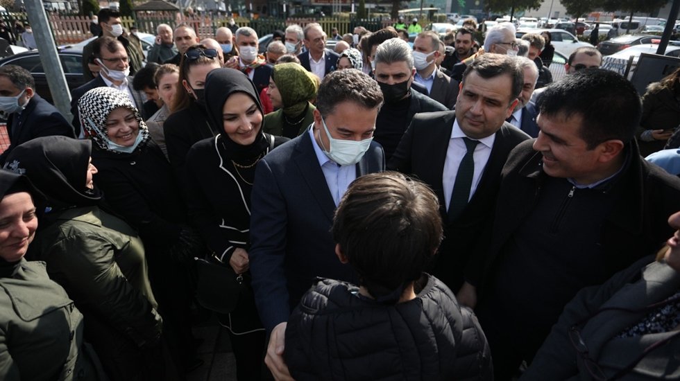 Ali&nbsp;Babacan: Hayat pahalılığını ink&acirc;r edene başka gezegende yaşıyor diye bakılır&rsquo;