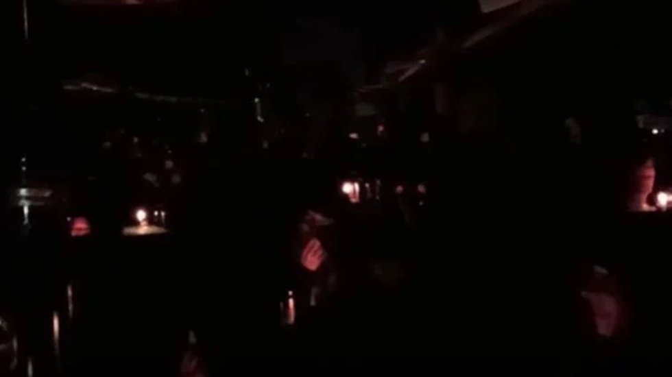 Bursa esnafı elektrik zamlarını ışıkları kapatarak protesto etti