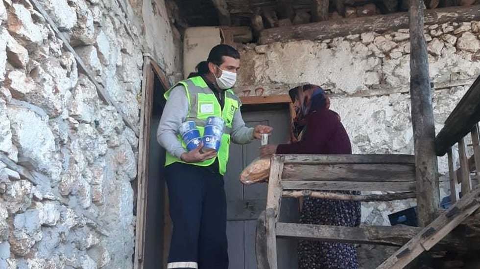 B&uuml;y&uuml;kşehir Belediyesi&rsquo;nden kırsalındaki yaşlılara sıcak yemek desteği