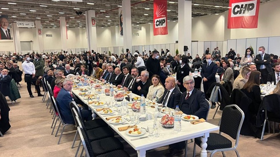CHP İzmir İl &Ouml;rg&uuml;t&uuml;&rsquo;nden &lsquo;Dayanışma Yemeği&rsquo;