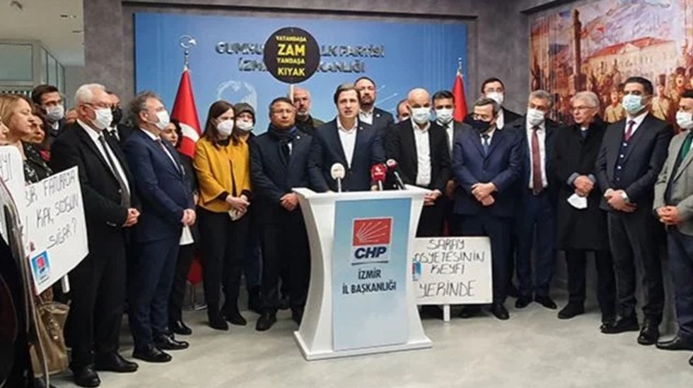 CHP İzmir &ouml;rg&uuml;t&uuml;nden son elektrik zamlarına karşı a&ccedil;ıklama
