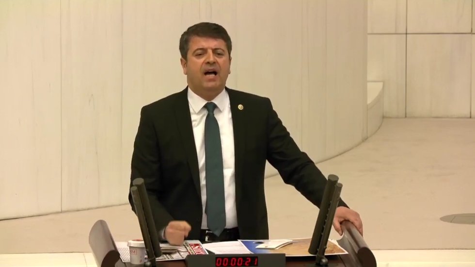 CHP&rsquo;li Vekil k&uuml;rs&uuml;ye vura vura iktidara seslendi