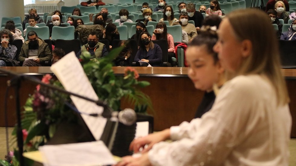 Efes Sel&ccedil;uklu &Ccedil;ocuklardan &Ccedil;ağdaş T&uuml;rk Bestecileri Resitali