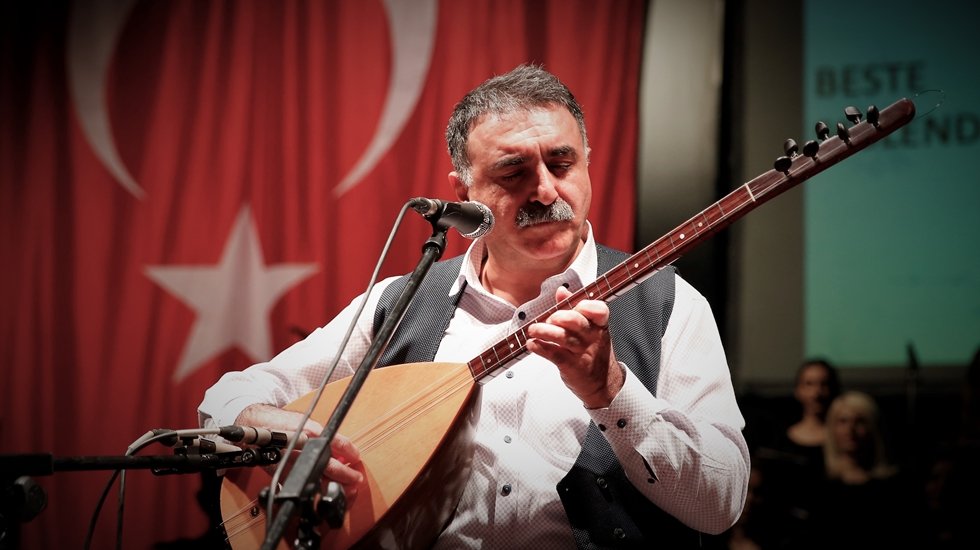 Erdal Erzincan sevgisi salonlara sığmadı