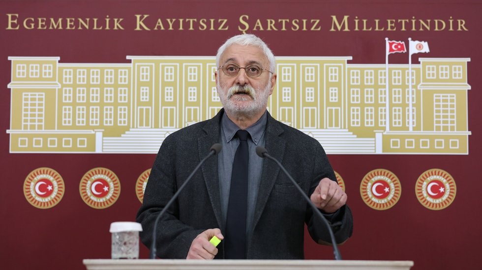 HDP&rsquo;li Saruhan Olu&ccedil;: 'Kabineye iki K&uuml;rd&uuml; almış olabilirsiniz ama binlerce K&uuml;rd&uuml; cezaevine tıktınız'