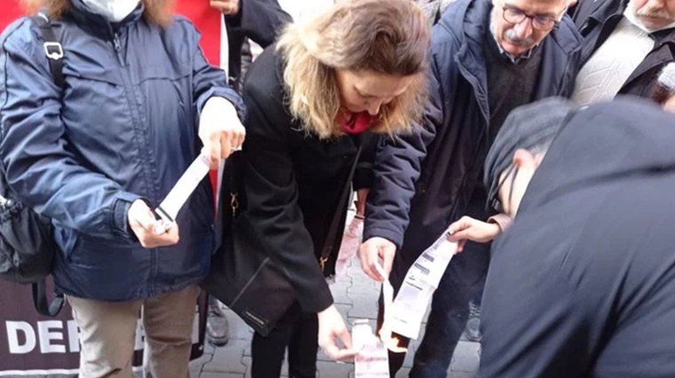 HKP'liler Ampul patlatıp fatura yaktı...