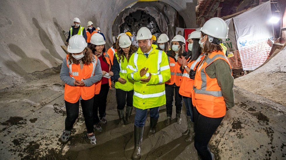 İzmir B&uuml;y&uuml;kşehir&rsquo;in raylı sistem atağı devam ediyor