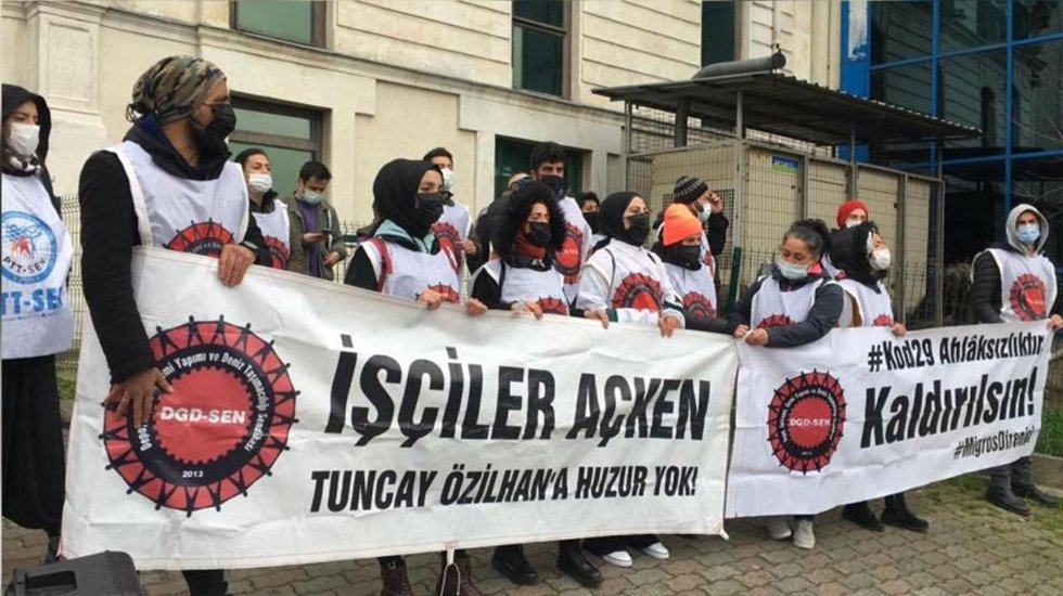 Migros iş&ccedil;ileri T&Uuml;SİAD'ın &ouml;n&uuml;nde protestolarına devam etti!