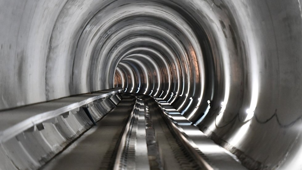 Narlıdere Metrosu&rsquo;nun ray d&ouml;şeme işlemlerinin yarısı bitti...
