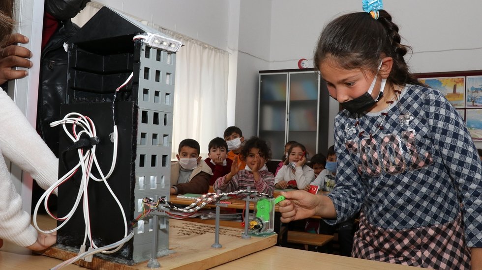 &Ouml;ğrencilere uygulamalı ve eğlenceli &ldquo;enerji verimliliği ve tasarrufu&rdquo; eğitimi