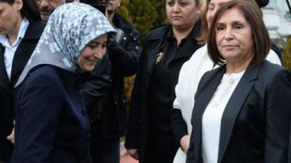 Selvi Kılı&ccedil;daroğlu&rsquo;ndan Sare Davutoğlu baş sağlığı telefonu