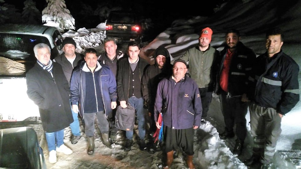 Tipiye yakalanan 5 kişi B&uuml;y&uuml;kşehir ekipleri tarafından kurtarıldı.