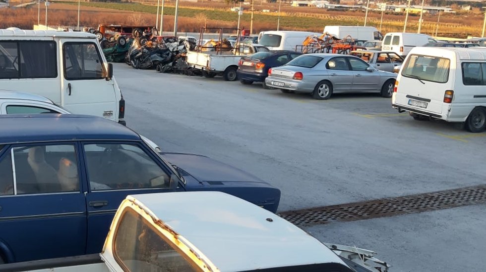 T&uuml;rkiye&rsquo;de belediyeye ait ilk hurda otoparkı İzmir&rsquo;de