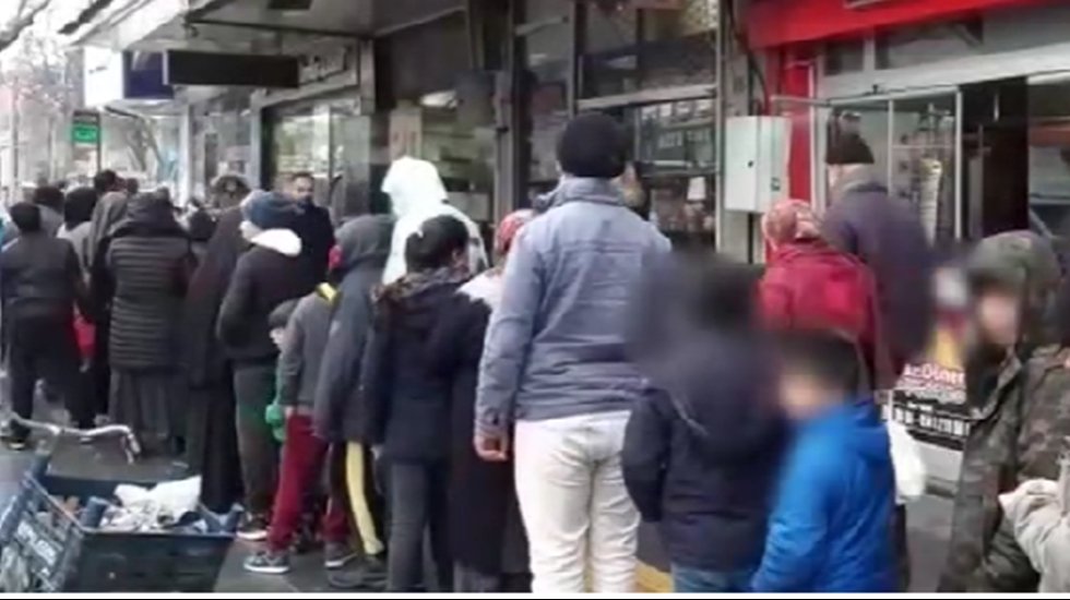 &Uuml;cretsiz bayat ekmek kuyruğu