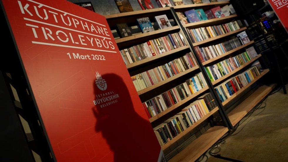 20 bin kitaplık “Kütüphane Troleybüs”e dönüştürdü