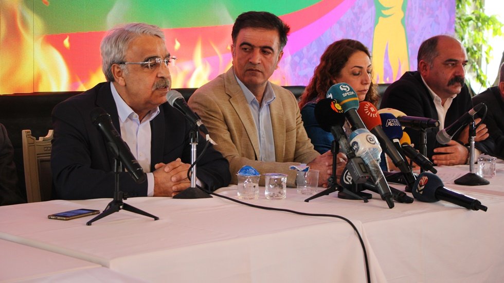 2022 Newroz deklarasyonu Diyarbakır&rsquo;da a&ccedil;ıklandı...