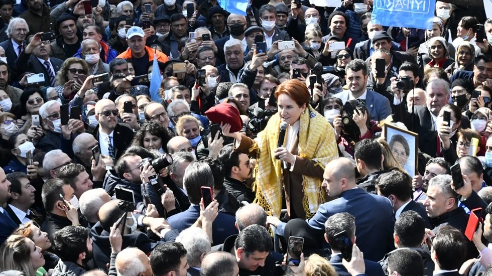 Akşener: &ldquo;Telekom&rsquo;da yapılan soygun d&uuml;nya &ccedil;apında&rdquo;