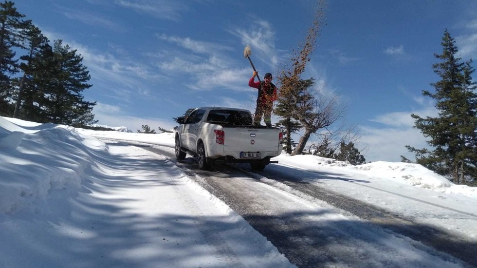Alanya Taşatan Yolu&rsquo;nda&nbsp;tuzlama &ccedil;alışması&hellip;