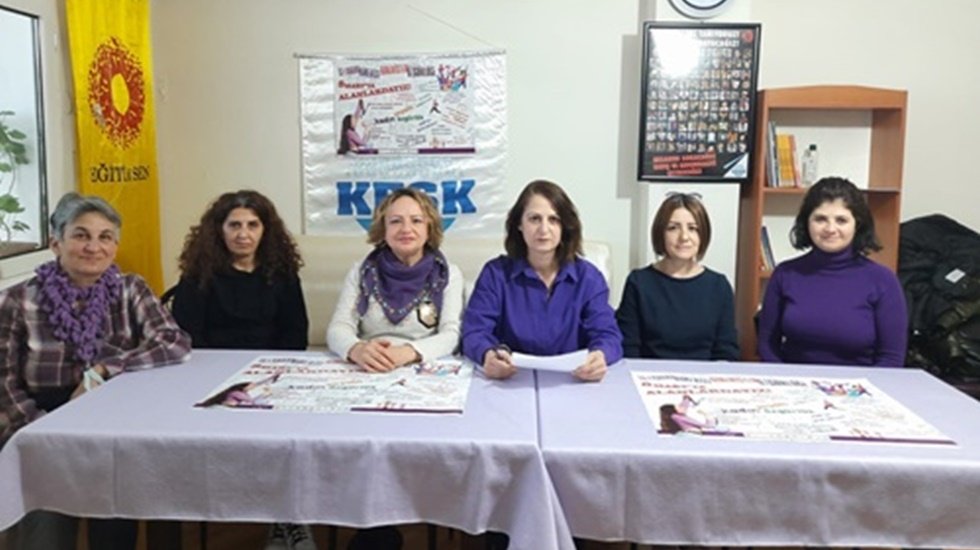 Aynı işi yaptığımız erkeklerden daha az &uuml;cret alıyoruz