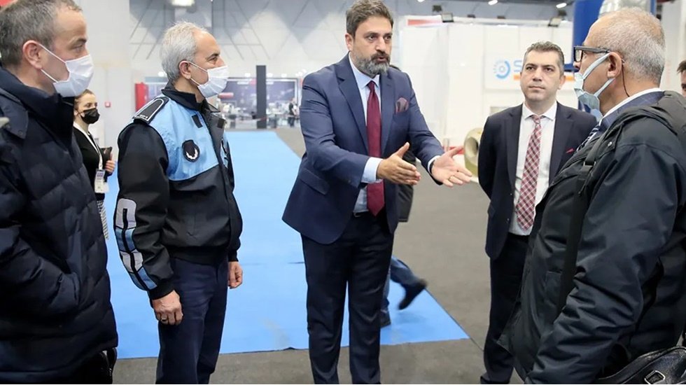 Bakırk&ouml;y Belediye zabıtaları Makine Fuarını bastı!