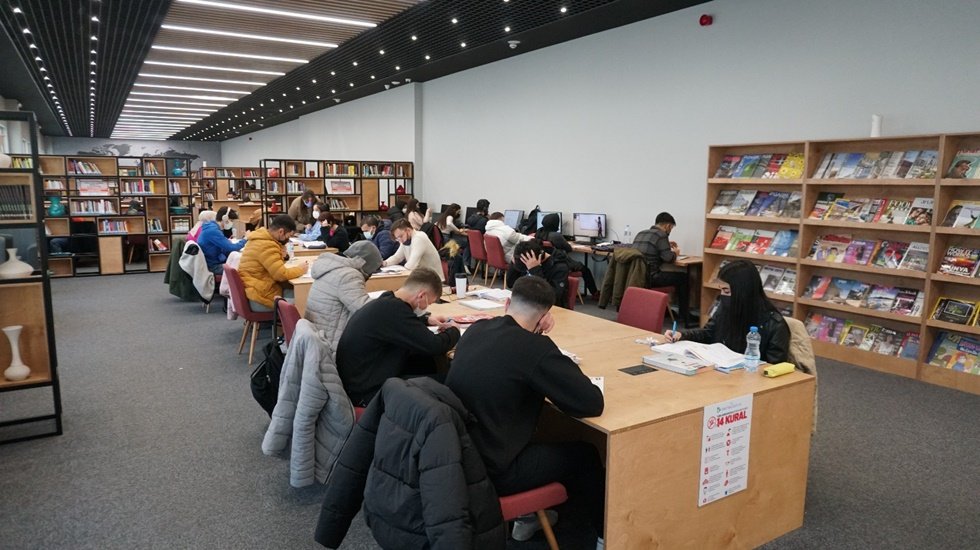 Belediye K&uuml;t&uuml;phanesine vatandaşlardan yoğun ilgi