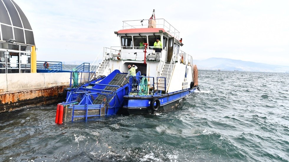 Belediye ve &ccedil;evre g&ouml;n&uuml;ll&uuml;leri &lsquo;Temiz K&ouml;rfez&rsquo; i&ccedil;in el ele verdiler