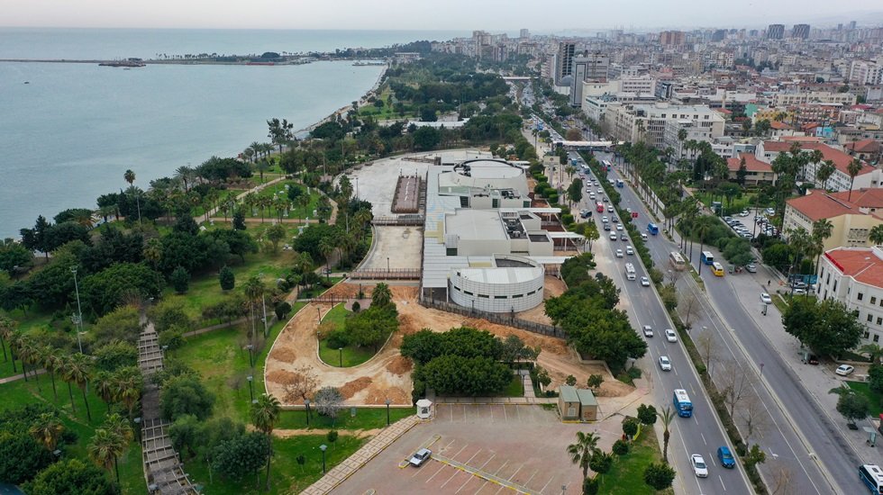 B&uuml;y&uuml;kşehir, Kongre ve Sergi Sarayı&rsquo;nın havuzunu biyolojik g&ouml;lete &ccedil;eviriyor