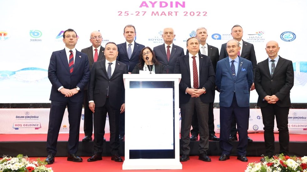 CHP&rsquo;li 11 B&uuml;y&uuml;kşehir Belediye Başkanı Aydın&rsquo;da buluştu