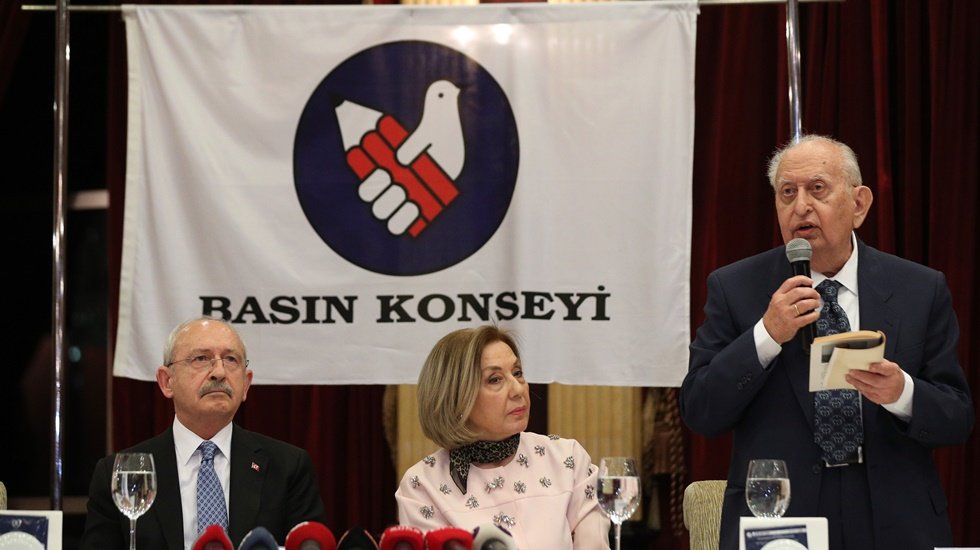 Cindoruk: Bug&uuml;n CHP benim de partimdir, var mı diyeceğiniz?