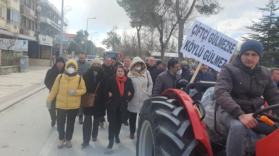 Tarım sekt&ouml;r&uuml; bankalara&nbsp;9 ayda&nbsp;93,7 milyar lira daha bor&ccedil;landı&rdquo;