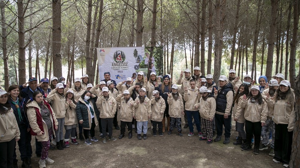 Down sendromlu &ccedil;ocuklar, Gen&ccedil;lik Kampı&rsquo;nın survivor parkurunda yarıştı