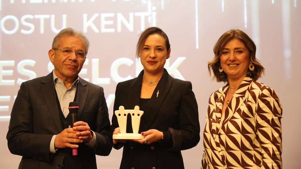 Efes Sel&ccedil;uk&rsquo;a &ldquo;Kadın Dostu Kent&rdquo; &Ouml;d&uuml;l&uuml;